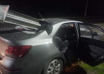 Automóvil se estrelló contra barrera de contención en Rafael: Hay 3 lesionados