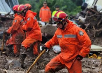 Quedaron atrapados en túnel subterráneo: más de 20 personas muertas por inundaciones en Corea del Sur