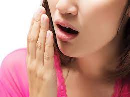 Mal aliento: Estas son algunas de las explicaciones para este problema