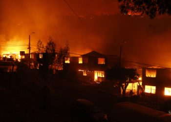 Aumentan a 122 los muertos por incendios forestales en la región de Valparaíso