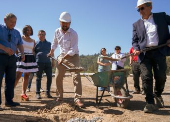 En Trehuaco inician las obras de la primera de las 21 canchas para Ñuble