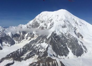 Dos escaladoras cayeron a más de 300 metros de altura desde una montaña en Alaska: una de ellas murió