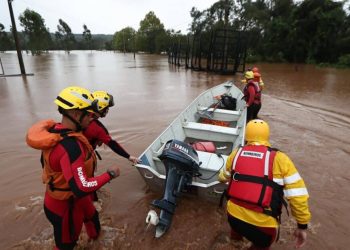 Suben a 76 los muertos por inundaciones en el sur de Brasil: otras 103 siguen desaparecidas