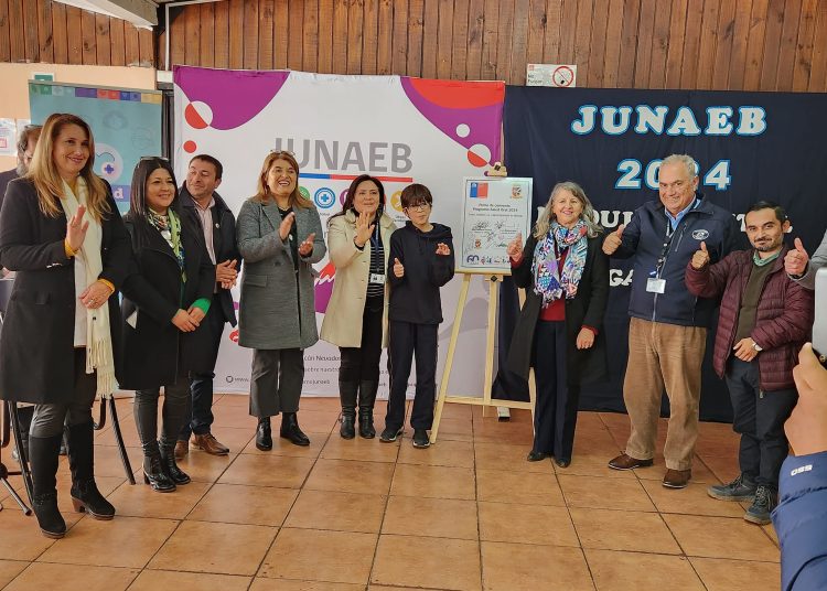 JUNAEB entregó lentes y firma convenio Salud Oral 2024 que tendrá 190 estudiantes beneficiados en Ninhue