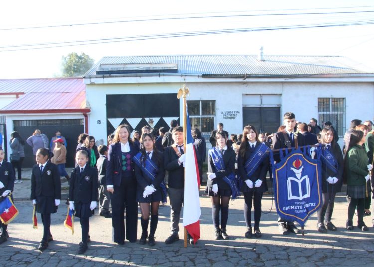 Estudiantes de Quirihue participan en colocación de ofrenda floral al Grumete Cortez
