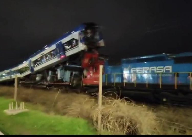 Dos fallecidos y 9 heridos deja accidente de trenes en San Bernardo
