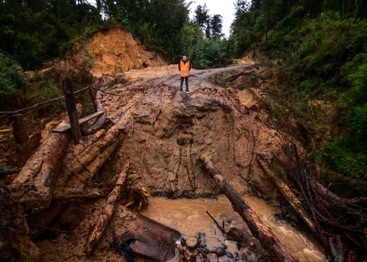 LLuvias causan estragos en caminos rurales en Quillón