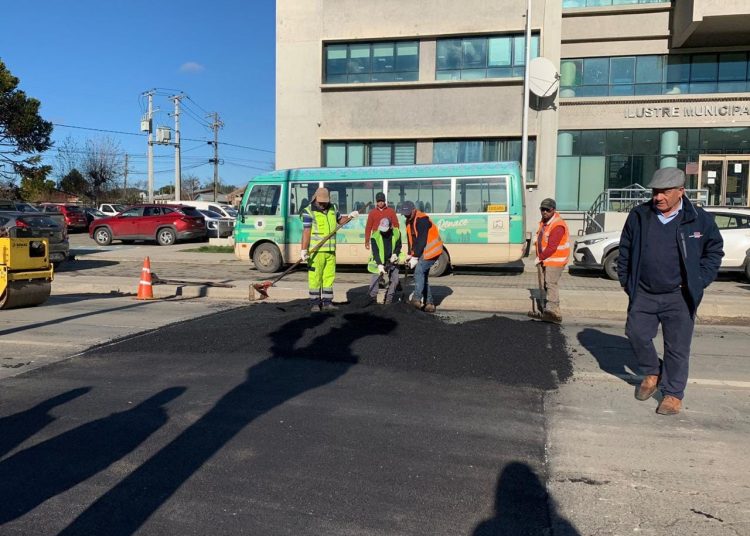 En Trehuaco instalan 6 lomos de toro en calle Gonzalo Urrejola