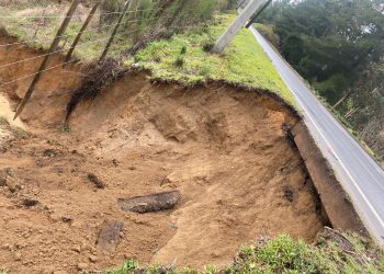Socavón gigante amenaza la ruta Quirihue a Trehuaco que podrìa colapsar