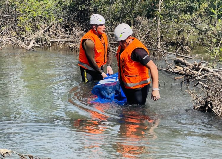 Sector Oro Verde: Carabineros del GOPE extrajeron cuerpo de un hombre hallado en Río Ñuble