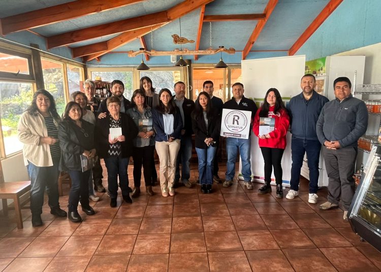 Sernatur Ñuble entregó Sellos R de Registro a empresarios turísticos en Cobquecura