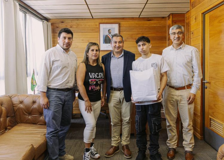 Alumno de Trehuaco Boris Espinosa Montecino destaca con alto puntaje en prueba PAES