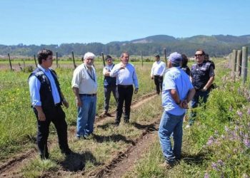 Autoridades de Agricultura y Alcalde de Trehuaco se reúnen con afectados por inundaciones del río Itata