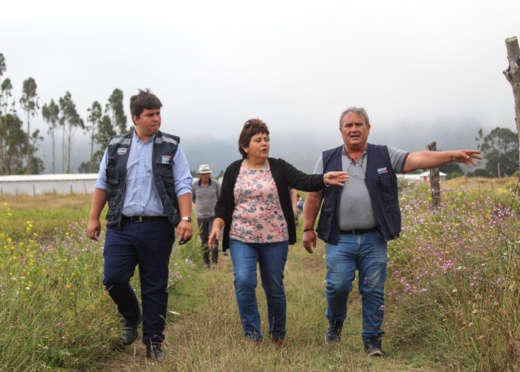 Autoridades se reúnen con afectados por desborde del río Itata en Trehuaco y Coelemu y comprometen ayudas