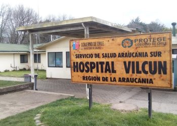 Por falta de ambulancia: llevan a hombre con cáncer terminal en su camilla por la calle hasta Cesfam