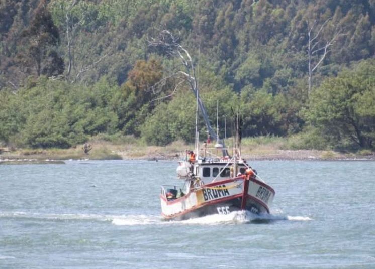 Padre del capitán de lancha hundida en Coronel apunta a posible colisión con un barco