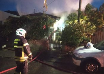 2 viviendas destruidas por incendio en Trehuaco