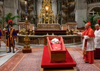 Cierra el féretro del papa Francisco en basílica de San Pedro: 250.000 fieles le dieron último adiós