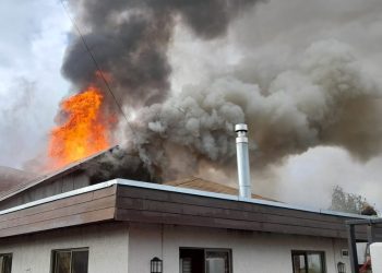 Daños cuantiosos en una vivienda y un bombero lesionado en incendio ocurrido en Quirihue