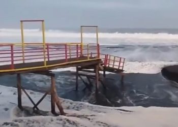 Marejadas provocan daños en dunas naturales en playa perales de Coelemu