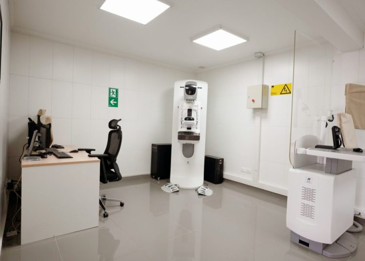 Primer mamógrafo de Itata ya ha atendido a más de 2.000 mujeres en menos de un año