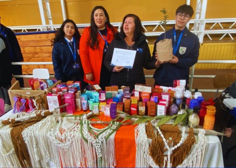 Liceo de Quirihue conmemoró el Día Nacional del Comercio
