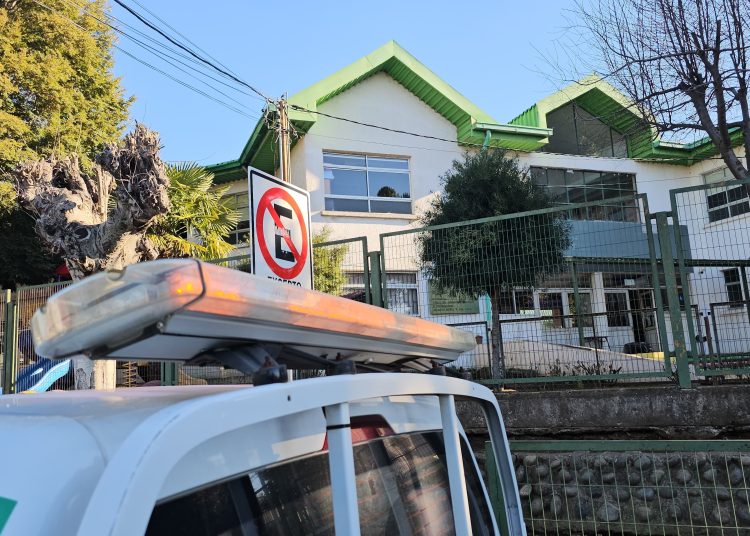El Carmen: Encuentran arma de fuego dentro de una caja en la Escuela Virgen del Carmen