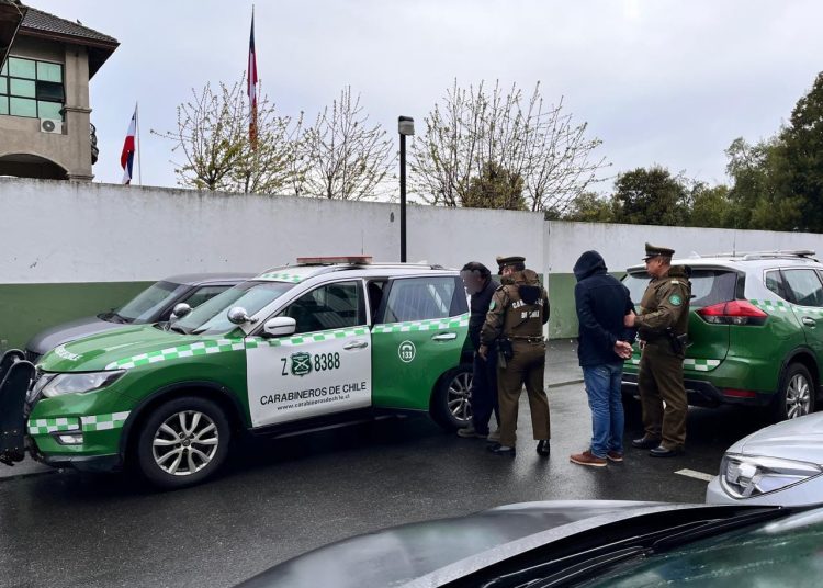 Carabineros de Rucapequén detuvieron por receptación a 5 sujetos con cargador y container robado en Cabrero