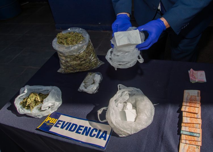 Fiscalía y PDI logran detención de imputado que traficaba en el terminal de buses La Merced y también de su proveedora