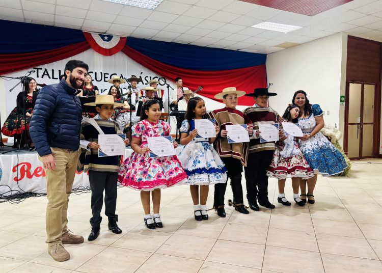 Conjunto folclórico «Renaceres de Ninhue» realizó Taller de Cueca Básico