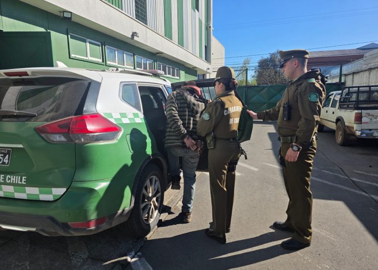 Carabineros detiene a tres sujetos por robo en aparcadero municipal de San Carlos