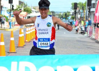 Atleta quirihuano Halan Muñoz vuelve a brillar y gana la Corrida Chillán 2025 en los 11K