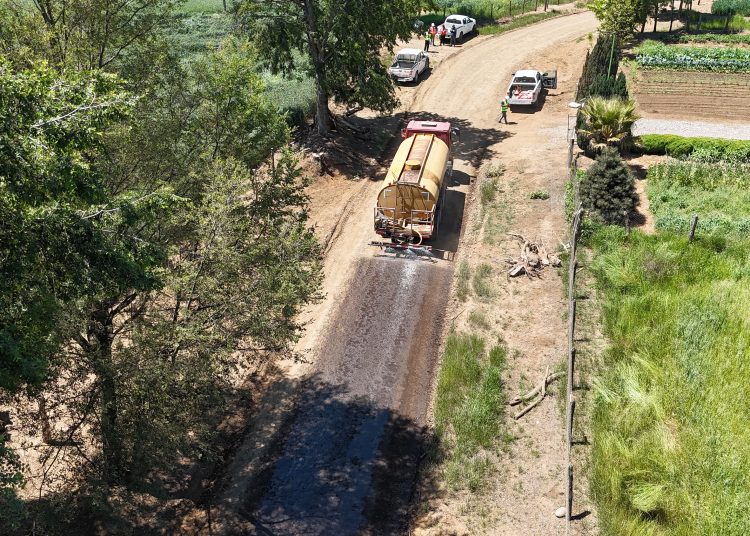 MOP inicia aplicación de matapolvo en 374 caminos rurales de Ñuble con inversión superior a $3.800 millones