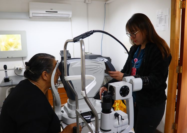 Operativo oftalmológico del Hospital de San Carlos favoreció a usuarios de Coelemu con atención de especialidad en terreno