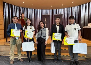 Alumnos de Escuela Grumete Cortez de Quirihue brillaron en lo alto con premio nacional de El Mercurio