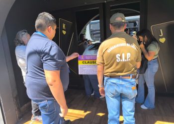 Carabineros y municipio clausuran local comercial en San Carlos