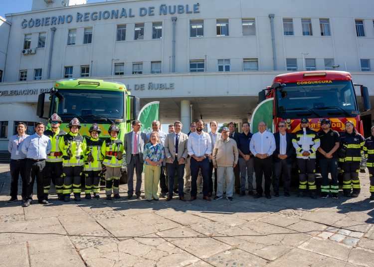 Cobquecura y San Nicolás reciben nuevos carros a Bomberos con recursos del Gobierno Regional