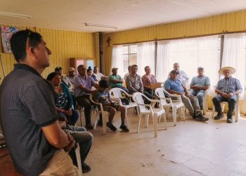 Entregan bono de emergencia a agricultores afectados por incendio en Trehuaco