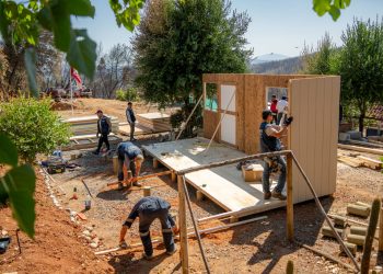 Gobernador de Ñuble criticó lento avance de reconstrucción de viviendas en sectores afectados por incendios