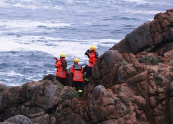 Tragedia en Algarrobo: cinco familiares, incluido un lactante, mueren ahogados al intentar rescatar a una menor del mar