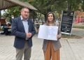 Seremi de Cultura entrega licencia para exhibición de cine a Municipalidad de Trehuaco