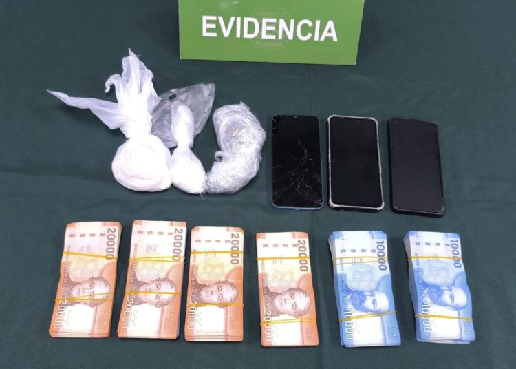 Chillán: Carabineros detuvo a dos sujetos por tráfico de drogas y cohecho tras control vehicular